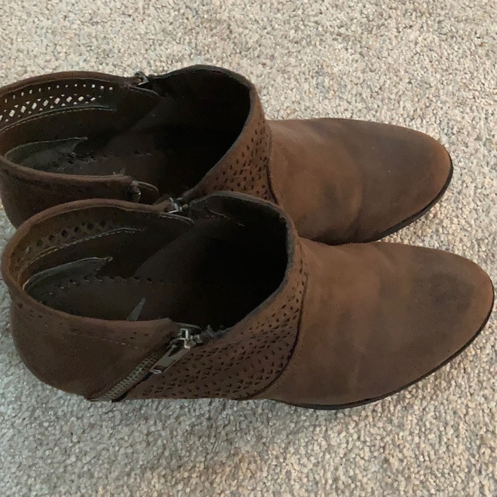 American rag perforated suede booties